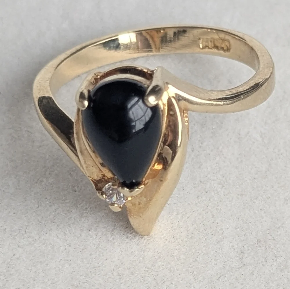 Classic Black and Gold Curated Vintage Jewelry Set - Picture 3 of 10